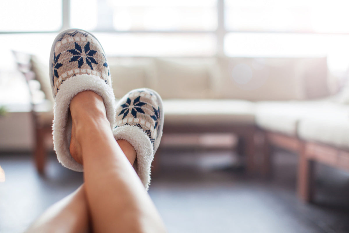 4 Ways to Prevent & Clean Smelly Slippers